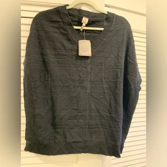 NWT QiCashmere 100%cashmere poncho style sweater minimalist casual old money M/L - Picture 1 of 5